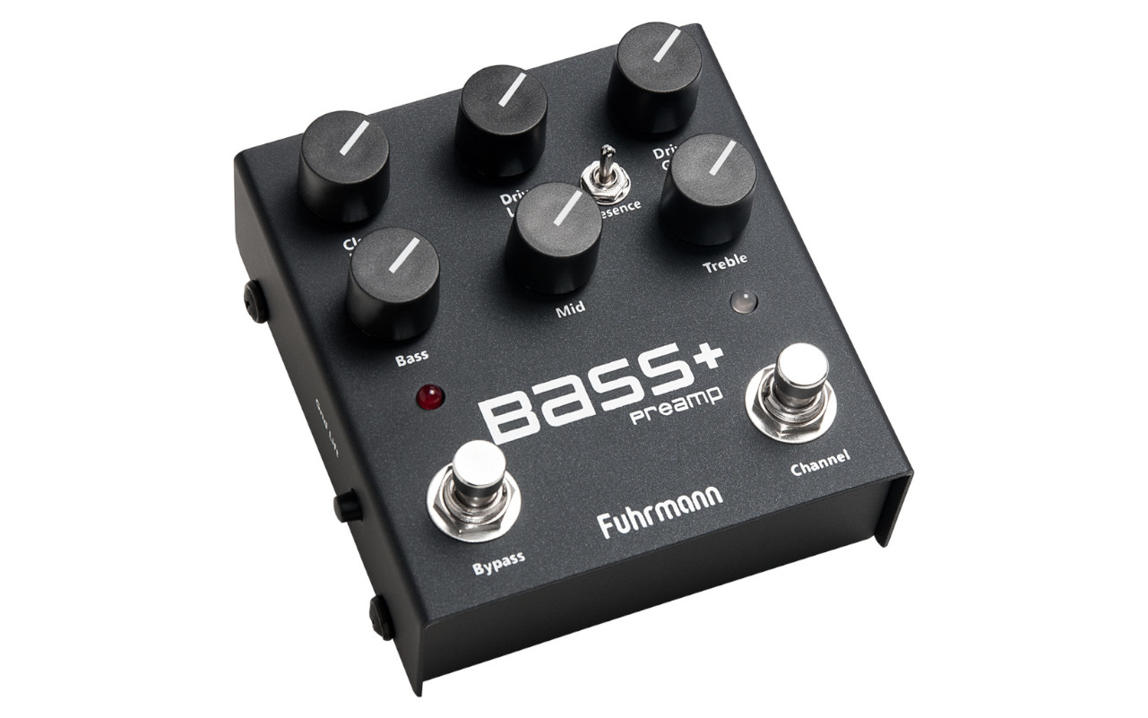 A imagem mostra um pedal fuhrmann bass+ preamp em um fundo branco