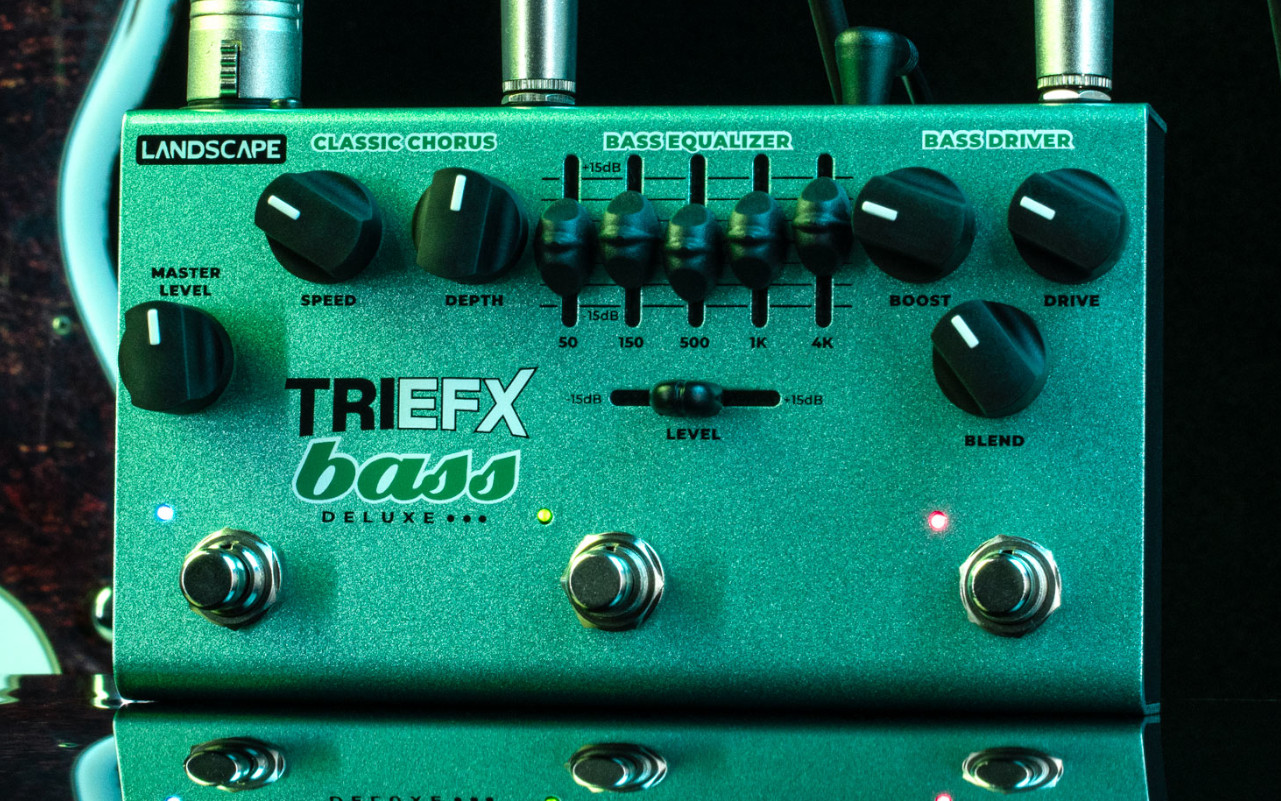 A imagem mostra um LANDSCAPE TRIBSX TRIEFX BASS DELUXE em um fundo preto.