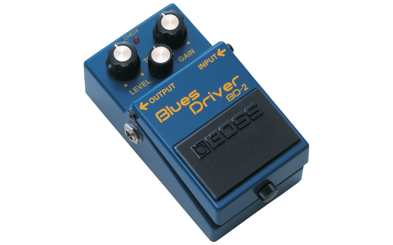 A imagem mostra um boss bd-2 blues driver em um fundo branco.