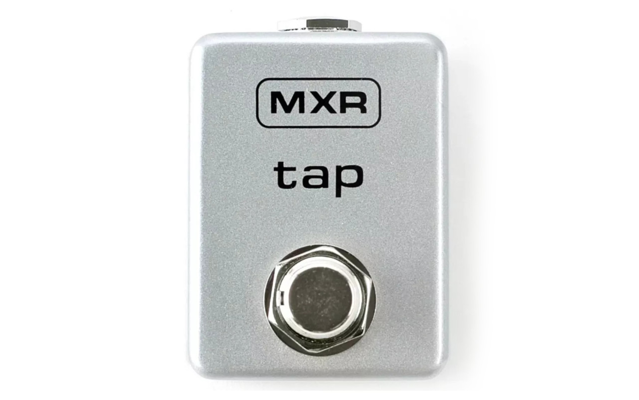 A imagem mostra um MXR M199 Tap Tempo em um fundo branco