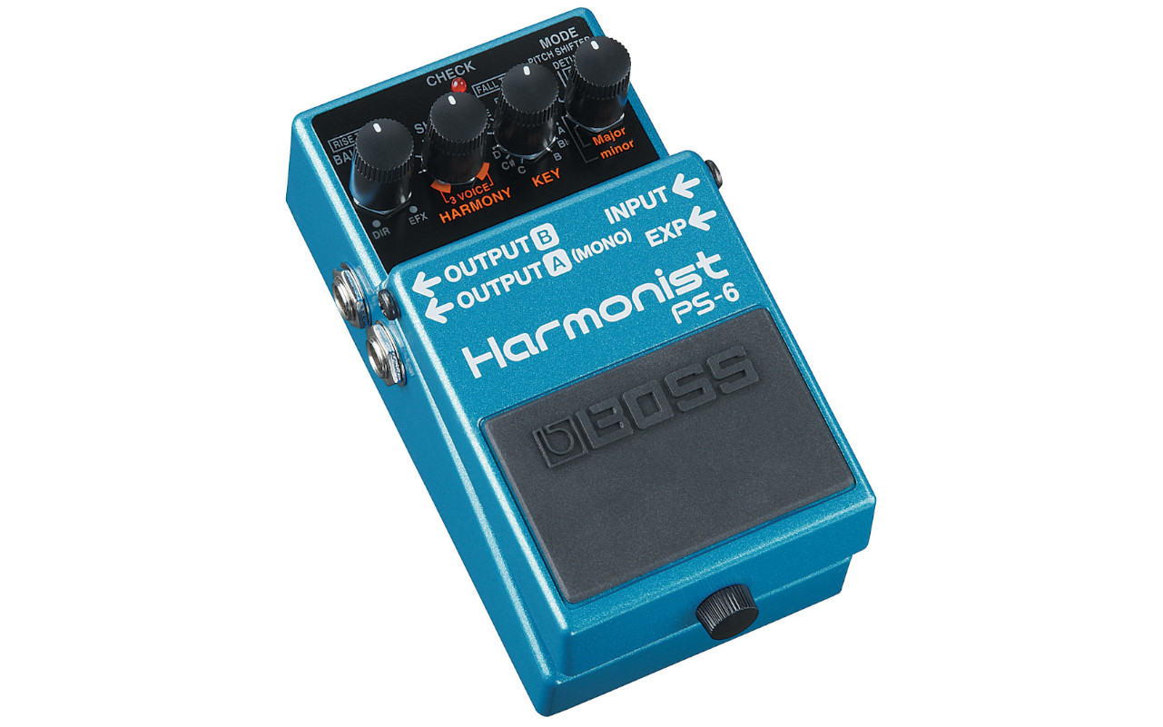 A imagem mostra um boss ps-6 harmonist em um fundo branco.