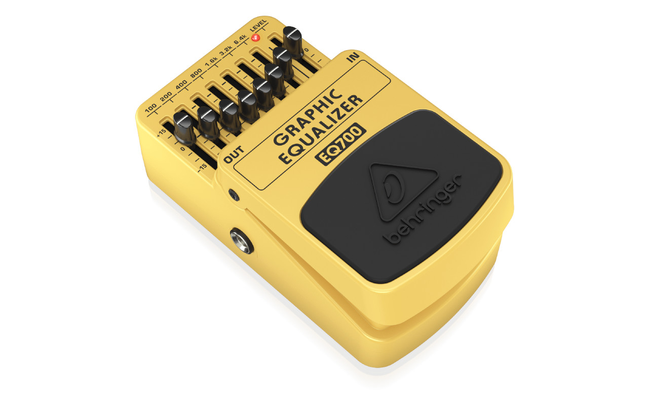 A imagem mostra um behringer eq700 graphic equalizer em um fundo branco