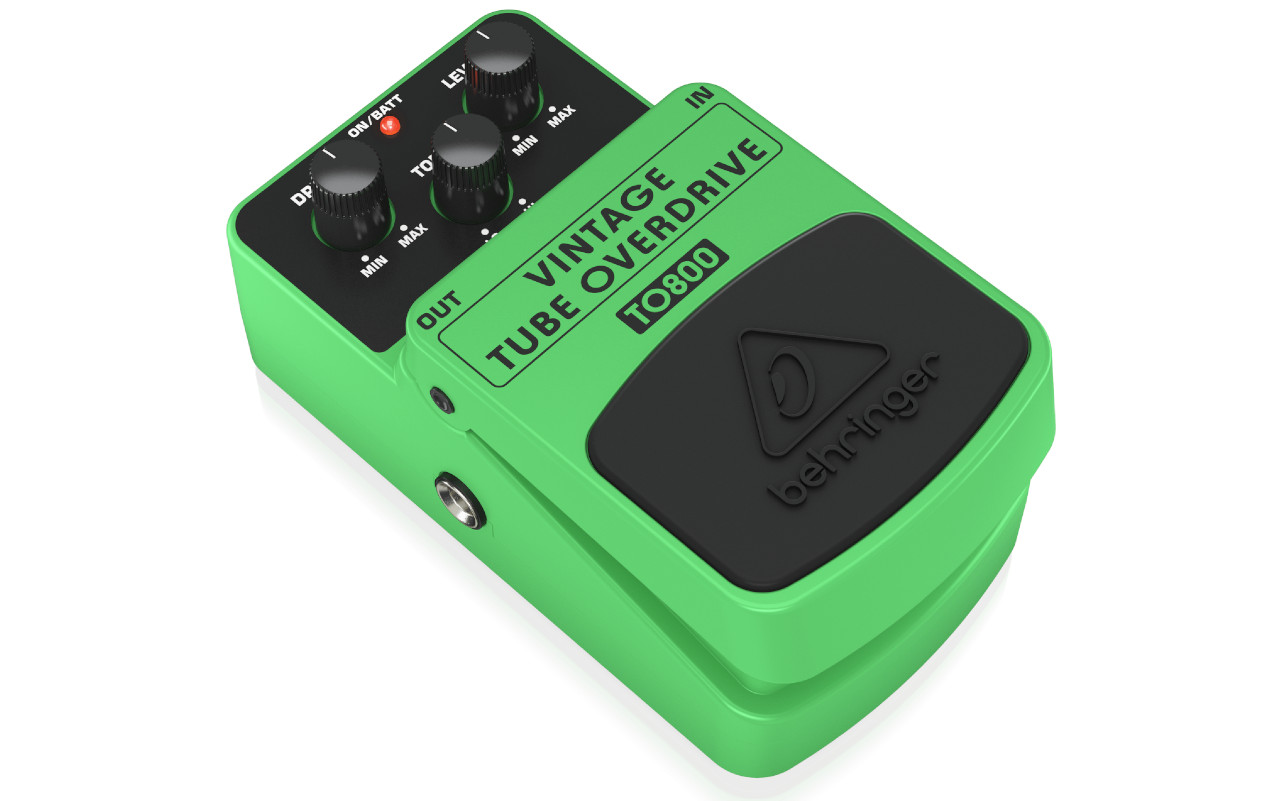 A imagem mostra um pedal berhinger to800 vintage tube overdrive em um fundo branco.